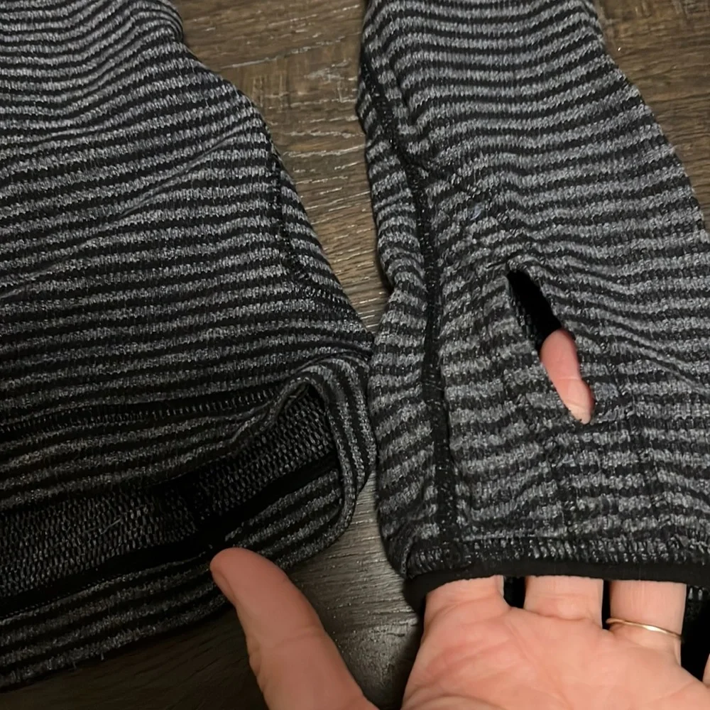 LULULEMON Run Turn Around Long Sleeve 8 - Picture 4 of 6